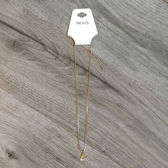Ricki's New With Tag Gold Monogram Letter V Necklace - Picture 3 of 7
